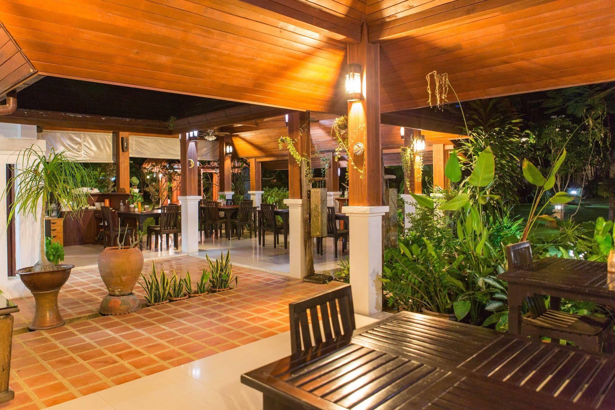Easy Time Resort Laem Sai Beach Екстериор снимка